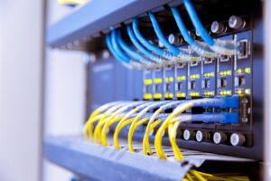 La prima catena di assemblaggio cavi completamente automatica al mondo