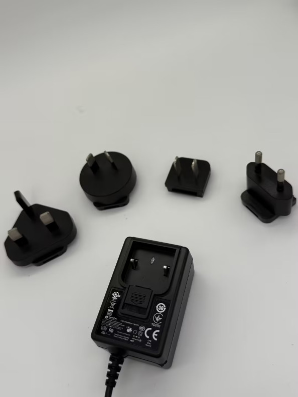 GlobTek GT-46060-06VV-x.x-Q - Collegamento a presa elettrica - 6 W - 3.5-24 V